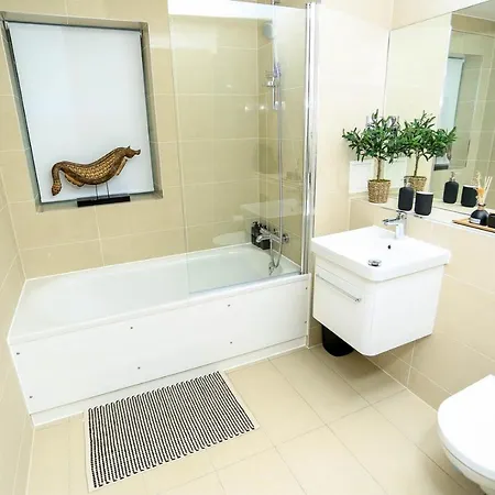 Snuggle Inn - Riverside Apartments - Views Over Looking London River Thames, Close To O2 Arena, London Excel, London City Airport, Thames Clipper- River Boat Service, Woolwich Ferry, Onsite Parking, Twin Room Option Available Exterior foto