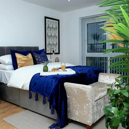 Snuggle Inn - Riverside Apartments - Views Over Looking London River Thames, Close To O2 Arena, London Excel, London City Airport, Thames Clipper- River Boat Service, Woolwich Ferry, Onsite Parking, Twin Room Option Available Exterior foto