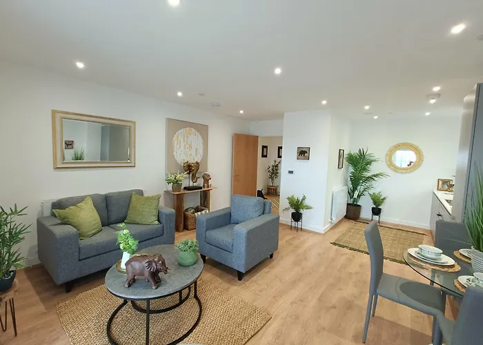 Snuggle Inn - Riverside Apartments - Views Over Looking London River Thames, Close To O2 Arena, London Excel, London City Airport, Thames Clipper- River Boat Service, Woolwich Ferry, Onsite Parking, Twin Room Option Available