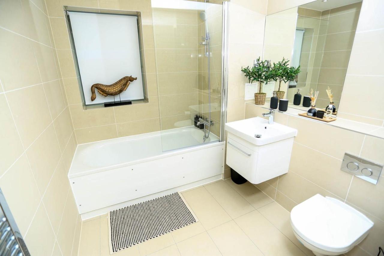 Apartamento Snuggle - Riverside - Views Over Looking River Thames, Close To O2 Arena, Excel, Airport, Thames Clipper- River Boat Service, Woolwich Ferry, Onsite Parking, Twin Option Available