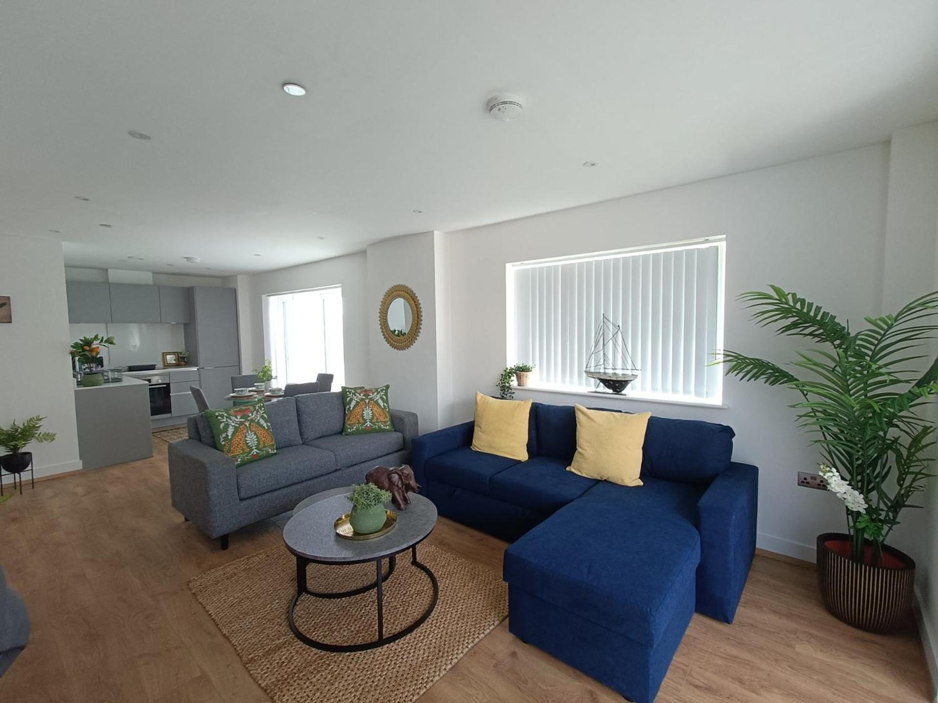Snuggle - Riverside - Views Over Looking River Thames, Close To O2 Arena, Excel, Airport, Thames Clipper- River Boat Service, Woolwich Ferry, Onsite Parking, Twin Option Available Londra